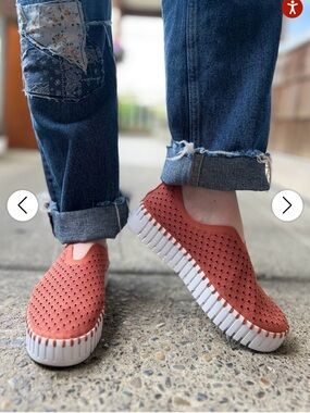 Ilse Jacobsen Terra cotta “Tulip” platform; size 39